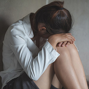 Scared teen with head in hands - Online Solicitation of a Minor in Texas.